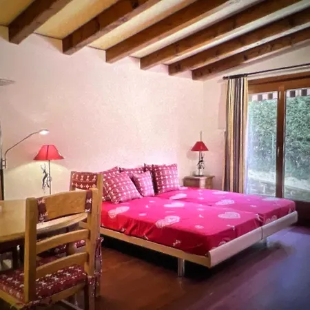 Charming Chalet Near Slopes By Nest Holiday home